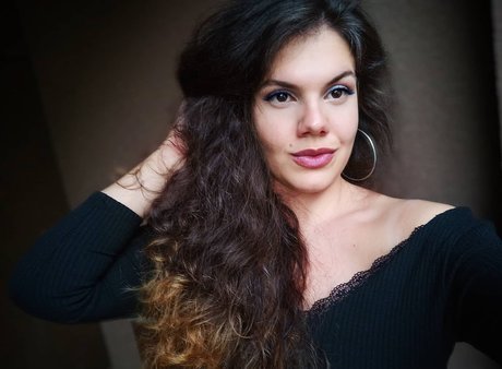 Nahá fotka uniklých OnlyFans od Eliza Stefanova