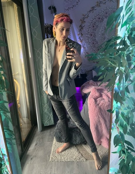 Naken lekkede OnlyFans-bilde av Adriennedriggs
