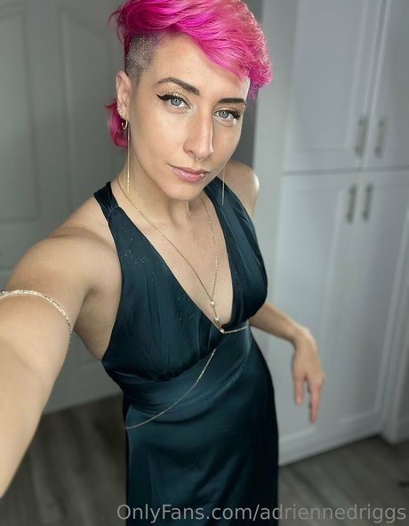 Naken läckt OnlyFans-bild av Adriennedriggs