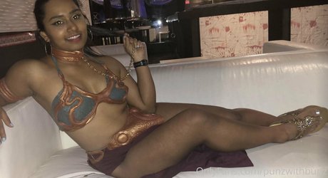 Nahá fotka uniklých OnlyFans od Punzwithbunz