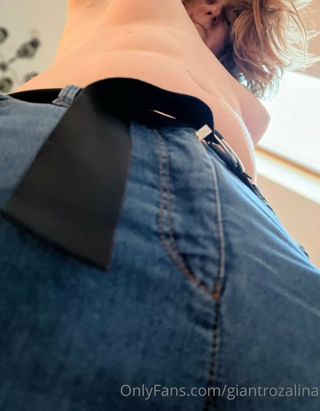 Nahá fotka uniklých OnlyFans od Giantrozalina