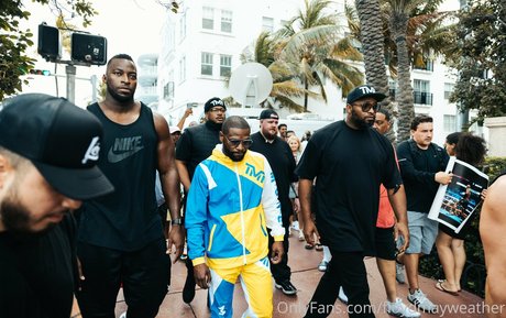 Naakte gelekte OnlyFans-foto van Floydmayweather