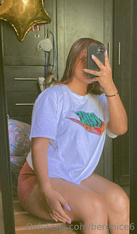 Alasti lekkinud OnlyFans-i pilt Berenice6