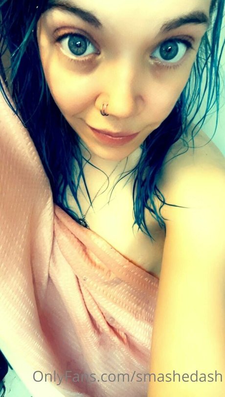 Alasti lekkinud OnlyFans-i pilt Smashedash
