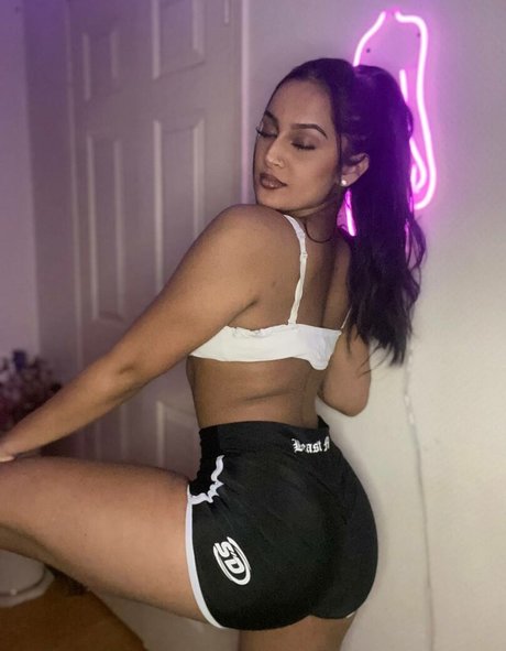 Naken lekkede OnlyFans-bilde av Sofia Rai