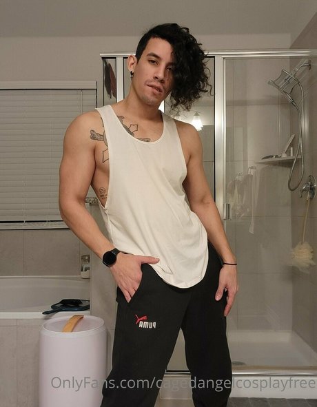 Обнаженная фотография утечки OnlyFans от Cagedangelcosplayfree