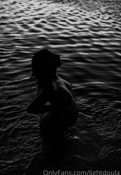 Naken läckt OnlyFans-bild av Lightdoula