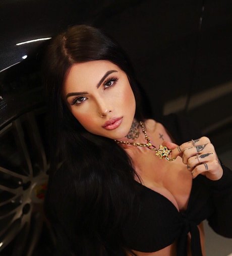 Naken lekkede OnlyFans-bilde av Ema Moscardini