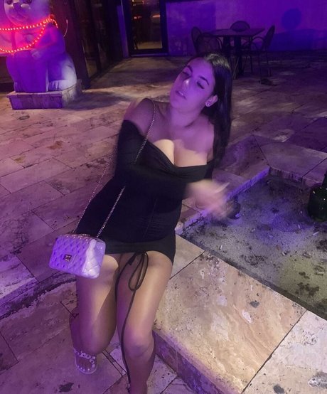 Naken läckt OnlyFans-bild av Lizzy Rae
