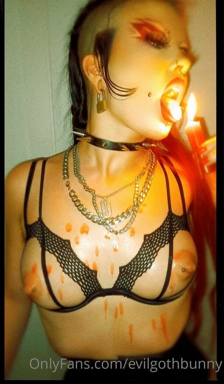 Alasti lekkinud OnlyFans-i pilt Evilgothbunny