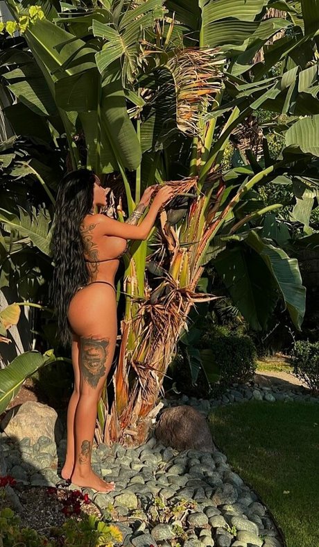 Nahá fotka uniklých OnlyFans od Enisesudeofficial