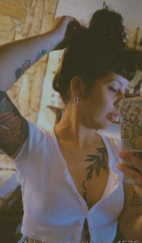 Naakte gelekte OnlyFans-foto van Conejani28