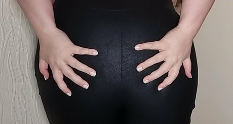 Nahá fotka uniklých OnlyFans od Ellastarfire