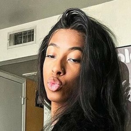 Naakte gelekte OnlyFans-foto van Blasianbhaby