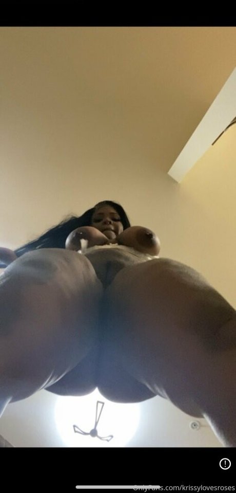 Foto nua vazada do OnlyFans de Krissylovesroses