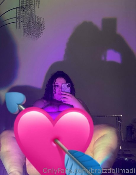 Naakte gelekte OnlyFans-foto van Bratzdollmadi