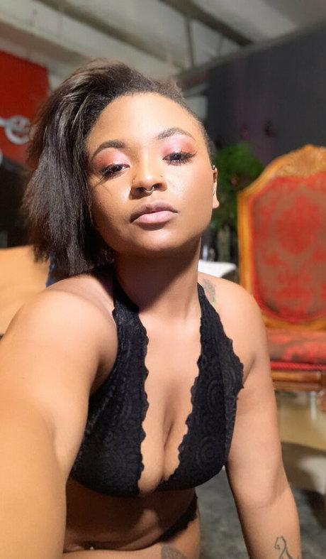 Nahá fotka uniklých OnlyFans od Averyjane