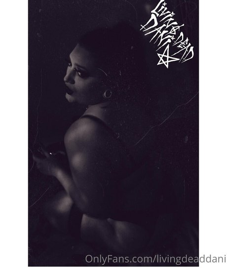 Naken lekkede OnlyFans-bilde av Livingdeaddani