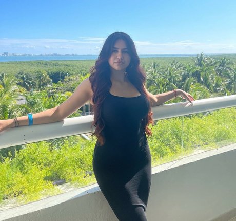 Alaston vuotanut OnlyFans-kuva Suman Maria