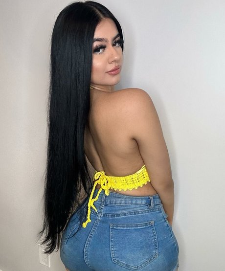 Nahá fotka uniklých OnlyFans od Suman Maria