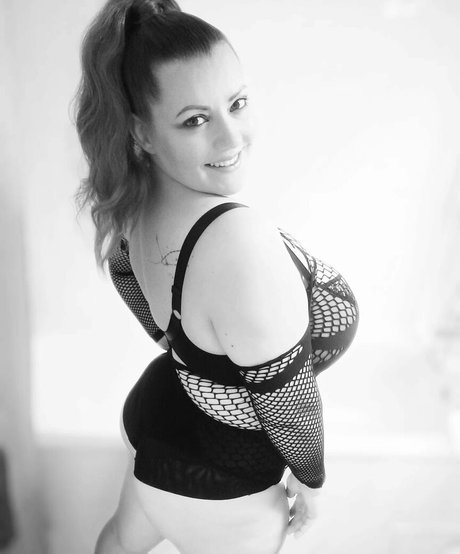 Alasti lekkinud OnlyFans-i pilt Marloudova