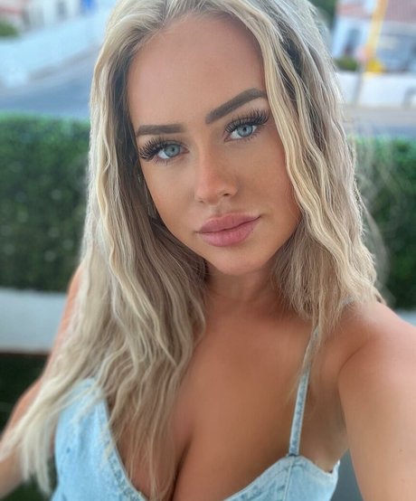 Nacktes geleaktes OnlyFans-Foto von Rosie Rendell