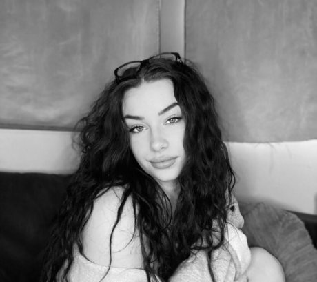 Naakte gelekte OnlyFans-foto van Leah X