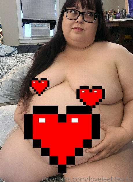 Naken läckt OnlyFans-bild av Loveleebbw42