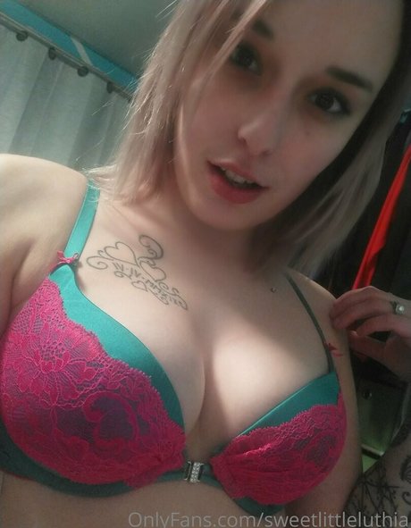 Naken läckt OnlyFans-bild av Sweetlittleluthia