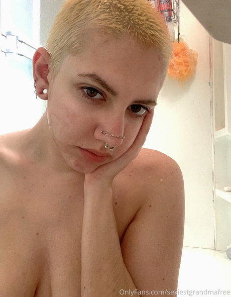 Обнаженная фотография утечки OnlyFans от Sthenonsfwfree