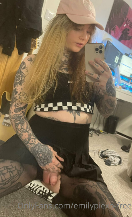 Naken lekkede OnlyFans-bilde av Emilypiexofree