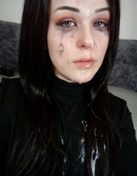 Naken läckt OnlyFans-bild av Trashbuns