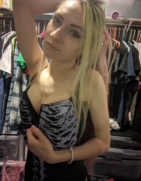 Nagie wyciekłe zdjęcie OnlyFans od Leenamouz