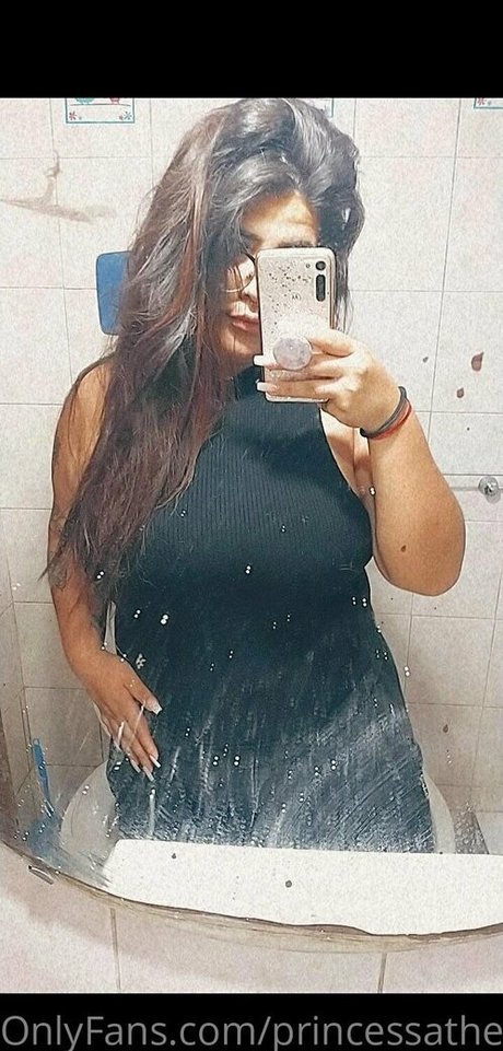 Naakte gelekte OnlyFans-foto van Princessathena12