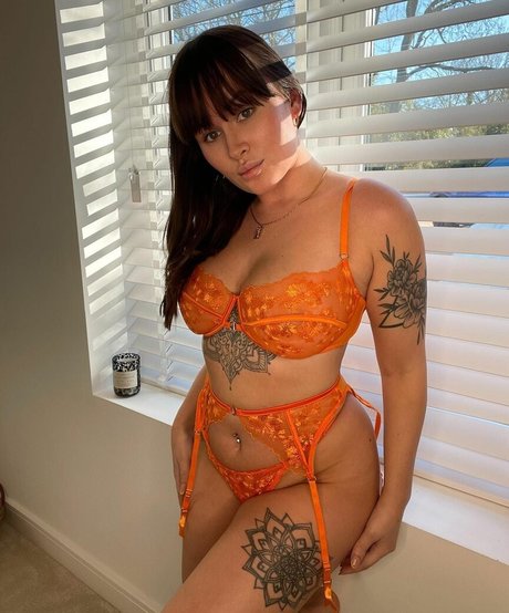 Naakte gelekte OnlyFans-foto van Beth Halsey