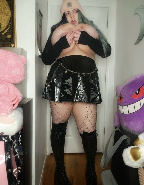 Naken lekkede OnlyFans-bilde av Succubusalixoxo