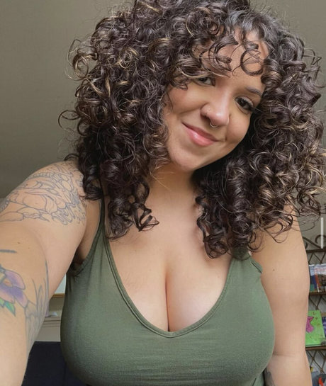 Naken läckt OnlyFans-bild av Juicy Jade