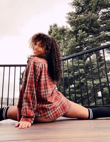 Nahá fotka uniklých OnlyFans od Mariposabohemia
