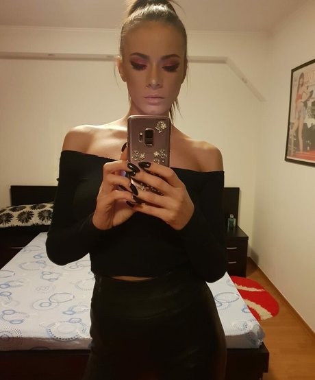 Naken lekkede OnlyFans-bilde av Andreeanicoletadinu