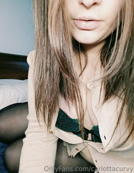 Foto di nudo di fuga di OnlyFans di Carlottacurvy