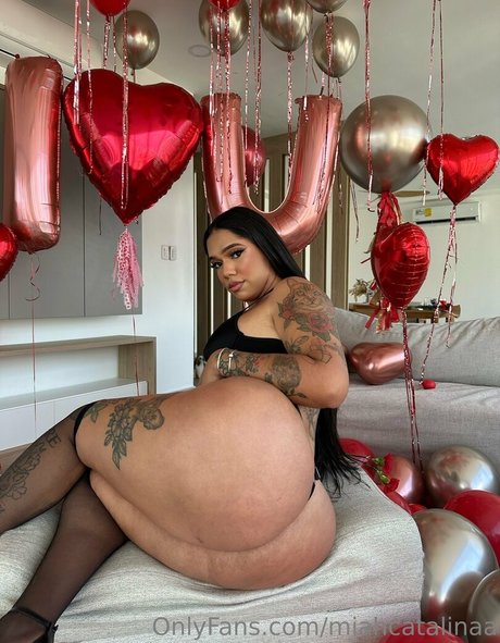 Naken lekkede OnlyFans-bilde av Miahcatalinaa