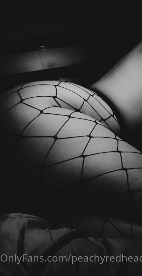 Foto di nudo di fuga di OnlyFans di Peachyredheadbabe91