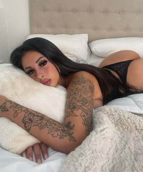 Photo nue de fuite OnlyFans de Emi Becerra