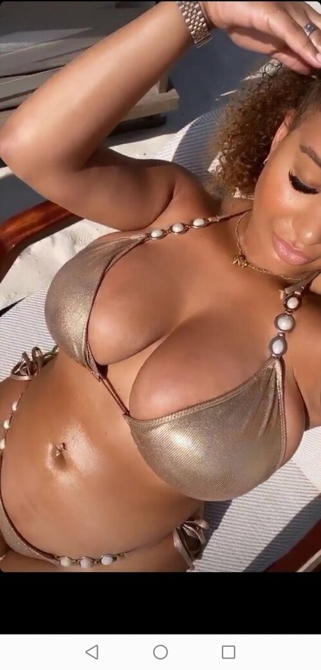 Nacktes geleaktes OnlyFans-Foto von Georgina Seaman