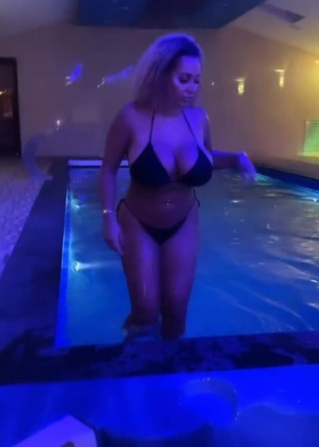 Georgina Seaman OnlyFansリークヌード写真