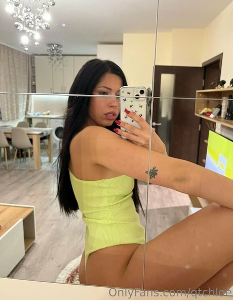 Naakte gelekte OnlyFans-foto van Chloehoey