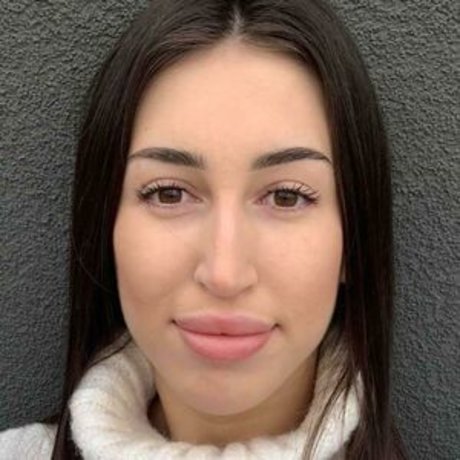 Naakte gelekte OnlyFans-foto van Milaa4you