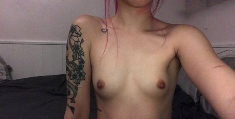 Naken läckt OnlyFans-bild av Buttslutt