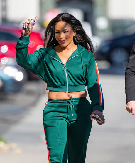 Naken läckt OnlyFans-bild av Angela Bassett