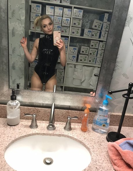 Foto desnuda filtrada de OnlyFans de Mandy Marx